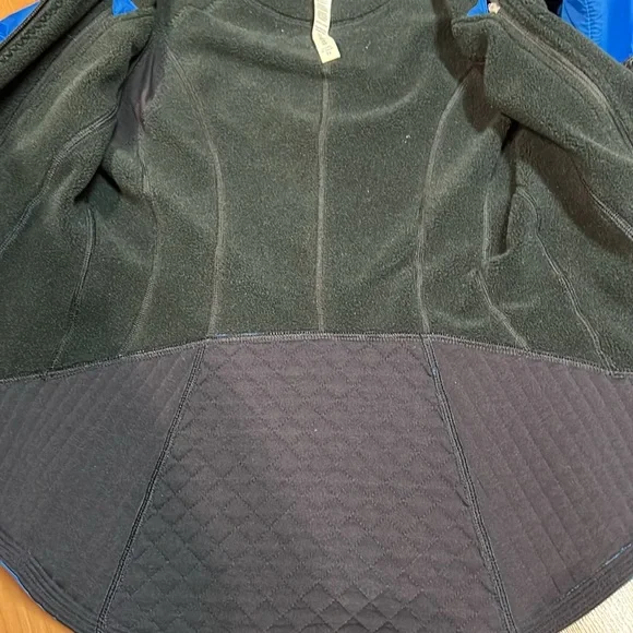 EUC Lululemon Run: Bundle Up Jacket (US 8) - Black / Beaming Blue - Picture 13 of 16